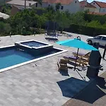 Apartmant Franica With Heated Pool And Jacuzzi Apartamento Privlaka (Zadar)