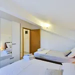 Apartmant Franica With Heated Pool And Jacuzzi Apartamento *