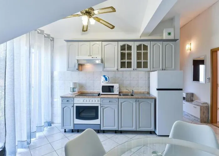 Apartmant Franica With Heated Pool And Jacuzzi Апартаменты