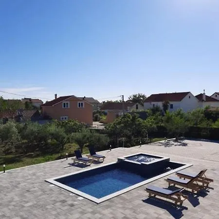 Apartmant Franica With Heated Pool And Jacuzzi