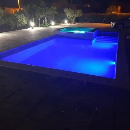 Apartmant Franica With Heated Pool And Jacuzzi Apartment Privlaka (Zadar)