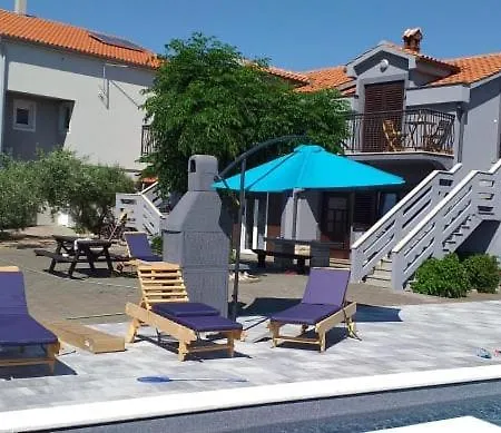 Apartmant Franica With Heated Pool And Jacuzzi Apartment *