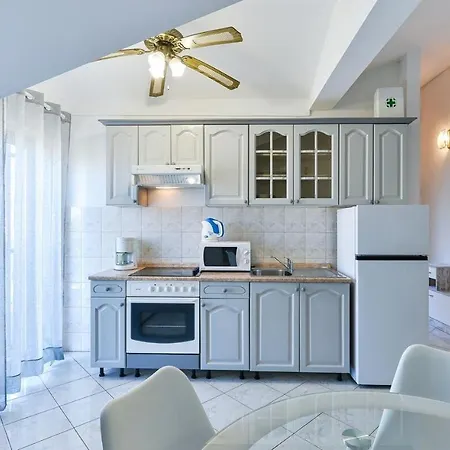 Apartment Apartmant Franica With Heated Pool And Jacuzzi