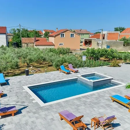 Apartmant Franica With Heated Pool And Jacuzzi Apartment