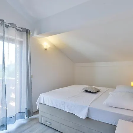 Apartmant Franica With Heated Pool And Jacuzzi *
