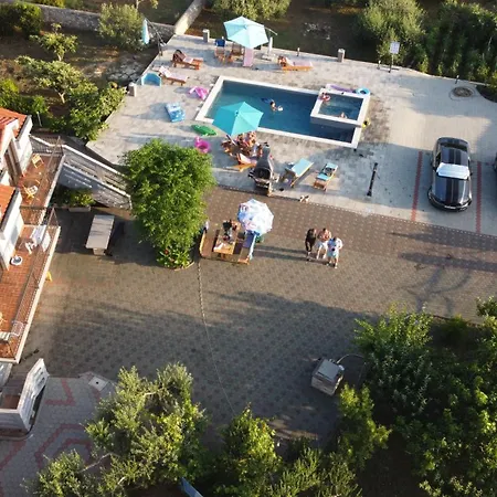Apartment Apartmant Franica With Heated Pool And Jacuzzi *
