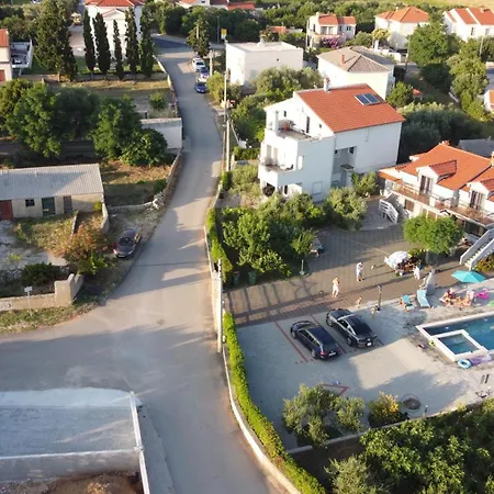 Apartmant Franica With Heated Pool And Jacuzzi