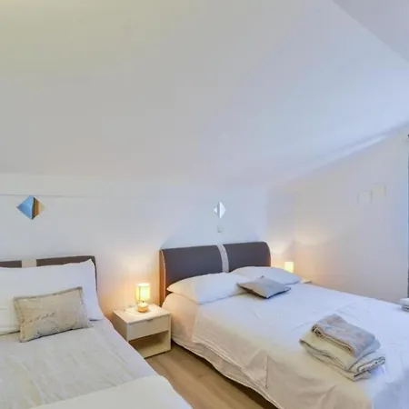 Apartmant Franica With Heated Pool And Jacuzzi Lejlighed *