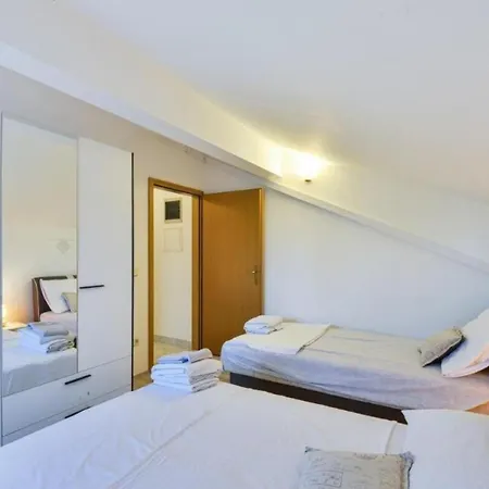 Apartmant Franica With Heated Pool And Jacuzzi Appartement *