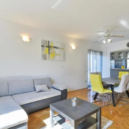 Apartmant Franica With Heated Pool And Jacuzzi