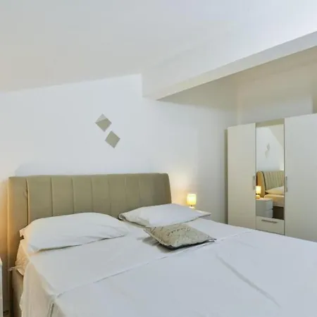 Appartement Apartmant Franica With Heated Pool And Jacuzzi *