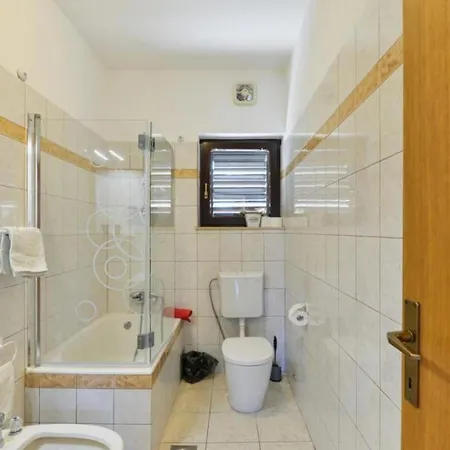 Apartmant Franica With Heated Pool And Jacuzzi Appartement Privlaka (Zadar)