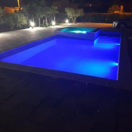 Apartmant Franica With Heated Pool And Jacuzzi *