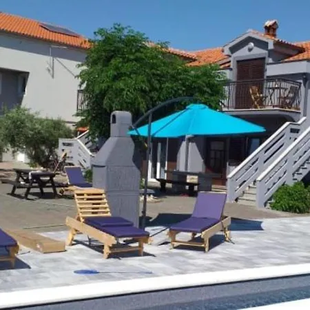 Apartmant Franica With Heated Pool And Jacuzzi Appartement