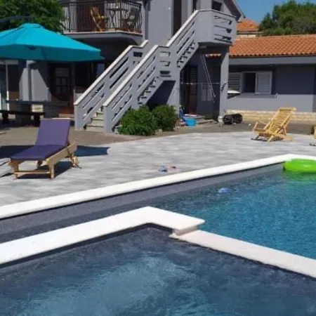 Appartement Apartmant Franica With Heated Pool And Jacuzzi *
