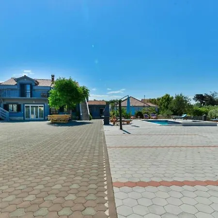 Apartmant Franica With Heated Pool And Jacuzzi