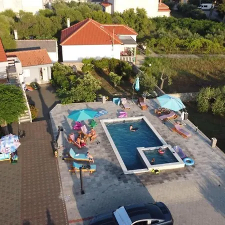 Apartmant Franica With Heated Pool And Jacuzzi Lejlighed Privlaka (Zadar)