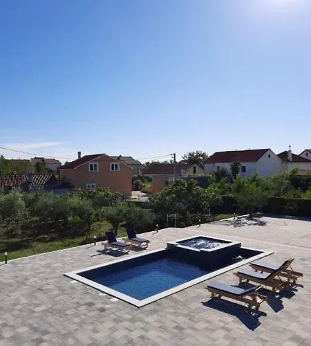 Apartmant Franica With Heated Pool And Jacuzzi
