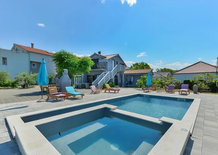 Apartmant Franica With Heated Pool And Jacuzzi