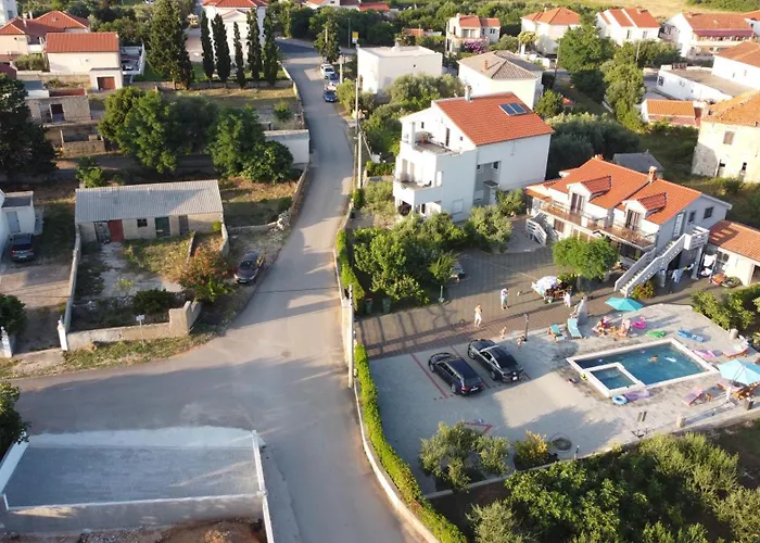 Apartmant Franica With Heated Pool And Jacuzzi