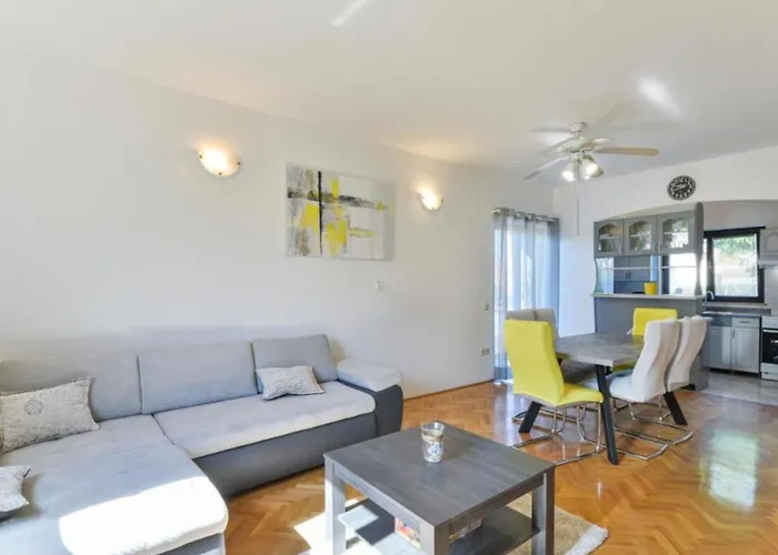 Apartmant Franica With Heated Pool And Jacuzzi