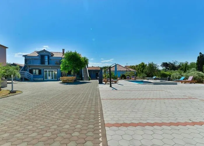 Apartmant Franica With Heated Pool And Jacuzzi